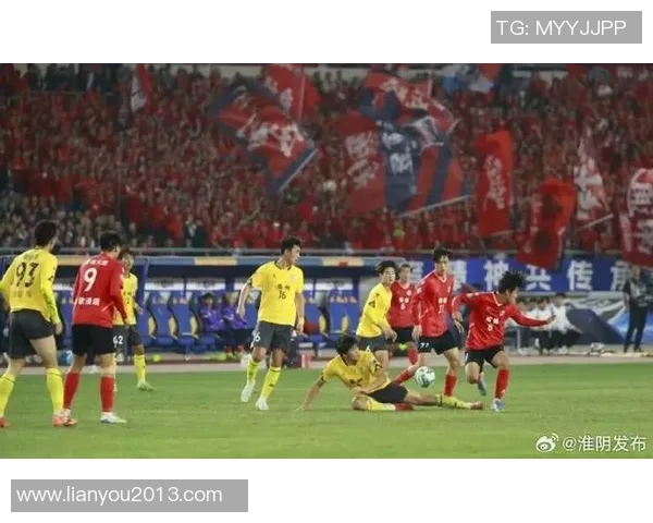 南京足球队以54分领跑冠军赛积分榜展现强劲实力和夺冠希望