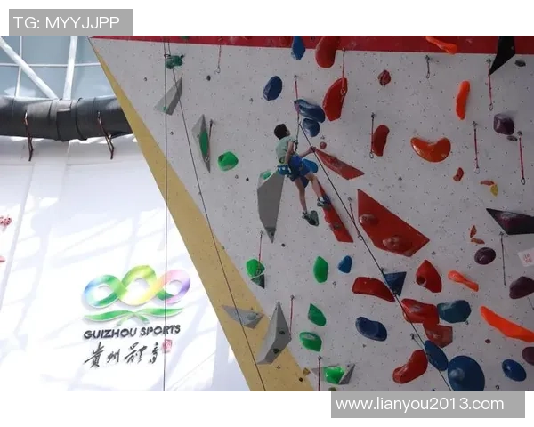 南京飞盘队在世界攀岩锦标赛中以90分稳居积分榜首位